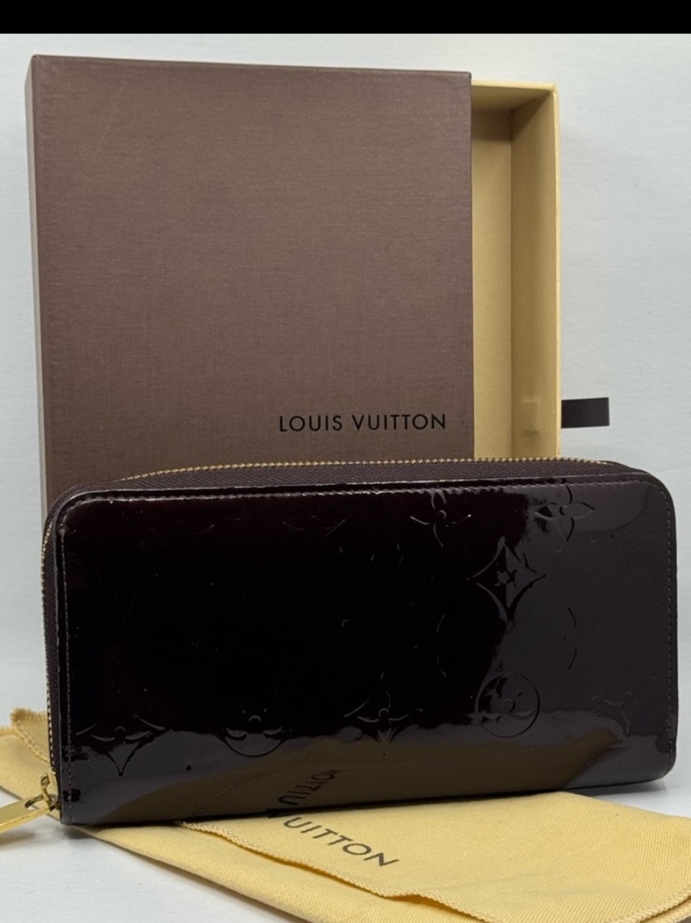 Louis Vuitton Patent Monogram Zip Wallet with dusty and box